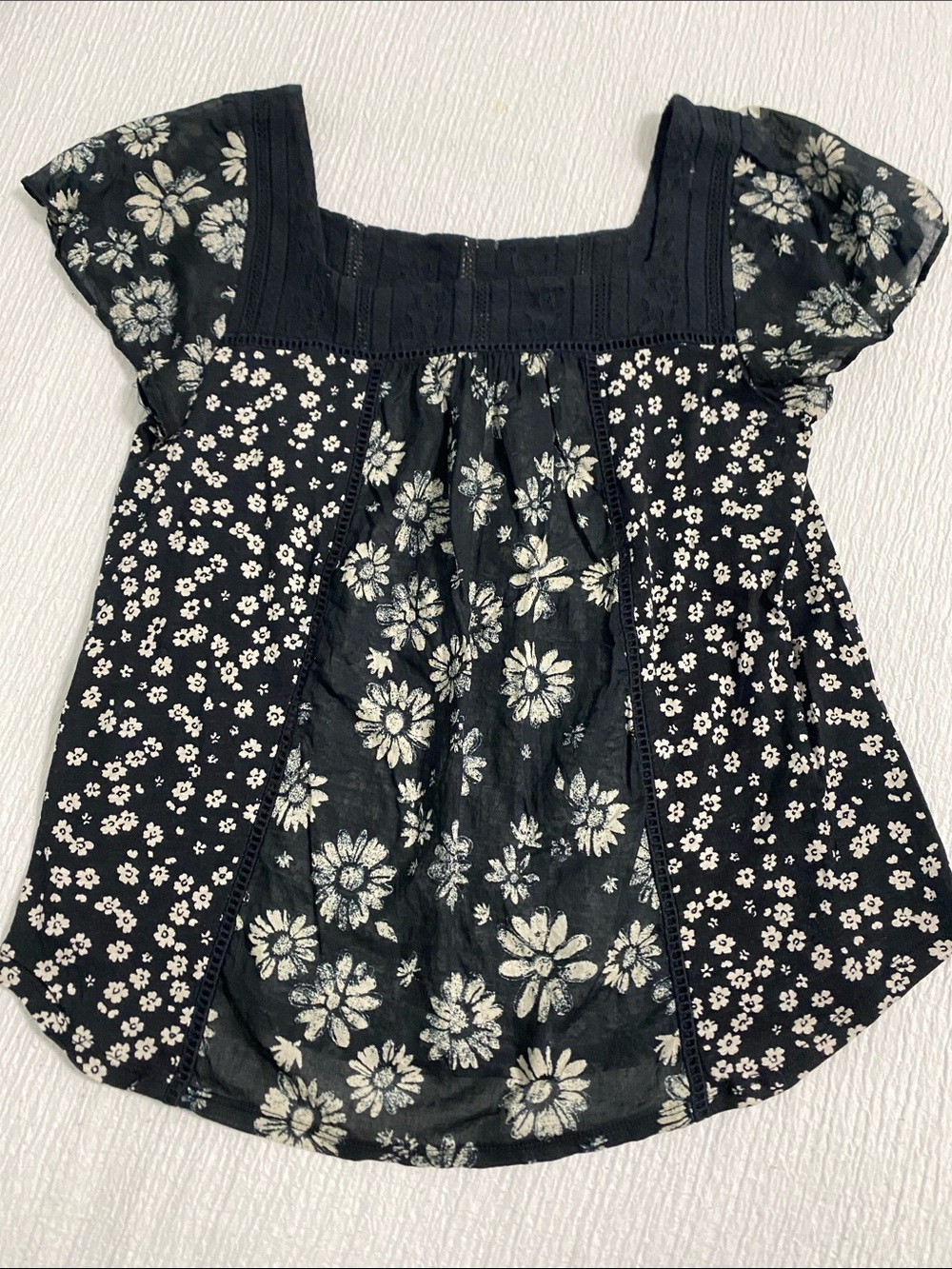 Rewind Black and White Floral Smocked Top Medium